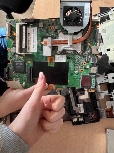 Fichier:Carte mère retirée.jpg