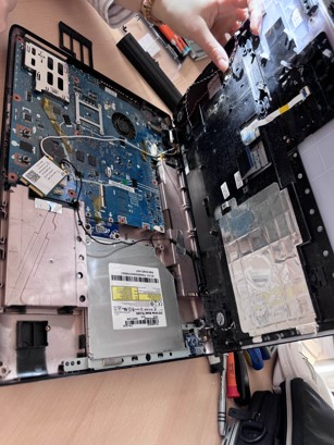 Fichier:Ordinateur ouvert1.jpg