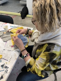 Catherine couture main coussin.jpg