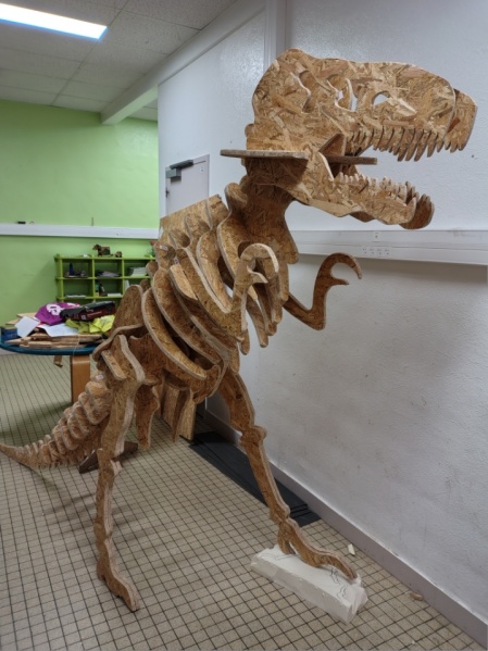 Fichier:T rex monte.jpg