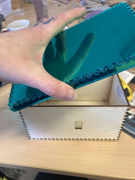 Fichier:Boite couvercle plexi.jpg