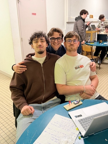 Fichier:Equipe Devin'Temp.jpeg