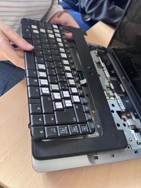 Fichier:Clavier enlevééé.jpg