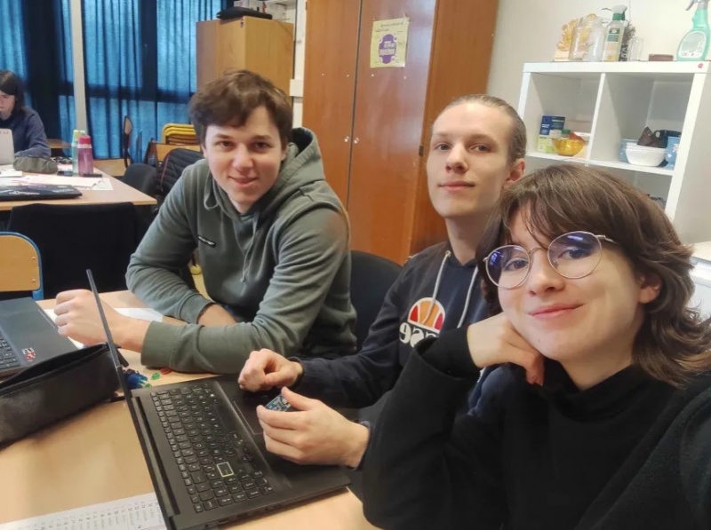 Fichier:Photo groupe reflex box2.jpg